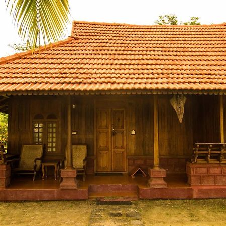 Kondai Lip Backwater Heritage Resort Kochi Bagian luar foto