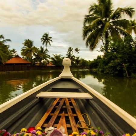 Kondai Lip Backwater Heritage Resort Kochi Bagian luar foto