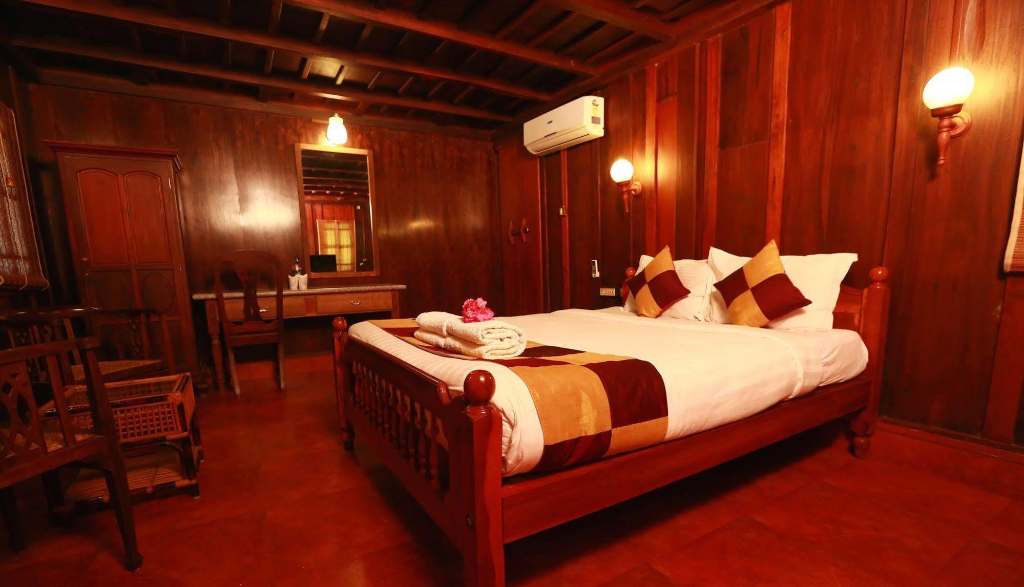 Kondai Lip Backwater Heritage Resort Kochi Bagian luar foto